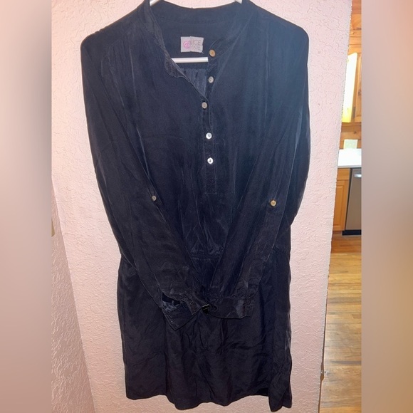 Alice & Trixie Black Silk Mini Dress Adiustable
Sleeves Elastic waist - Picture 5 of 6